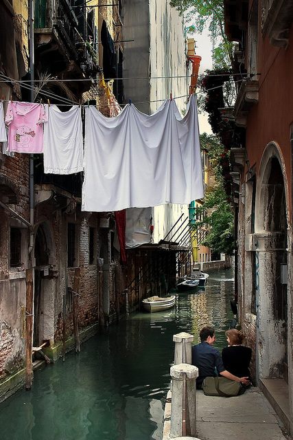 Venice with laundry - rule of thirds